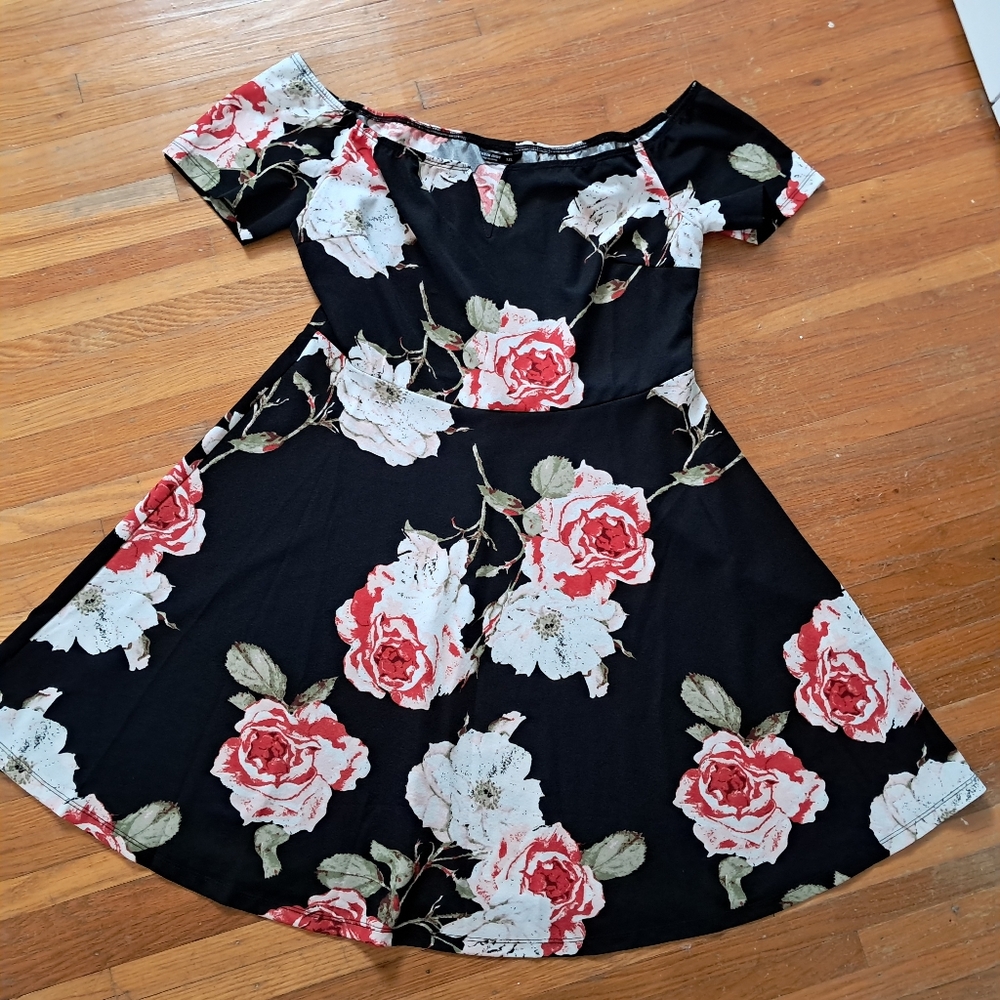 SHEIN Plus-sized Black Floral Mini Dress 1x